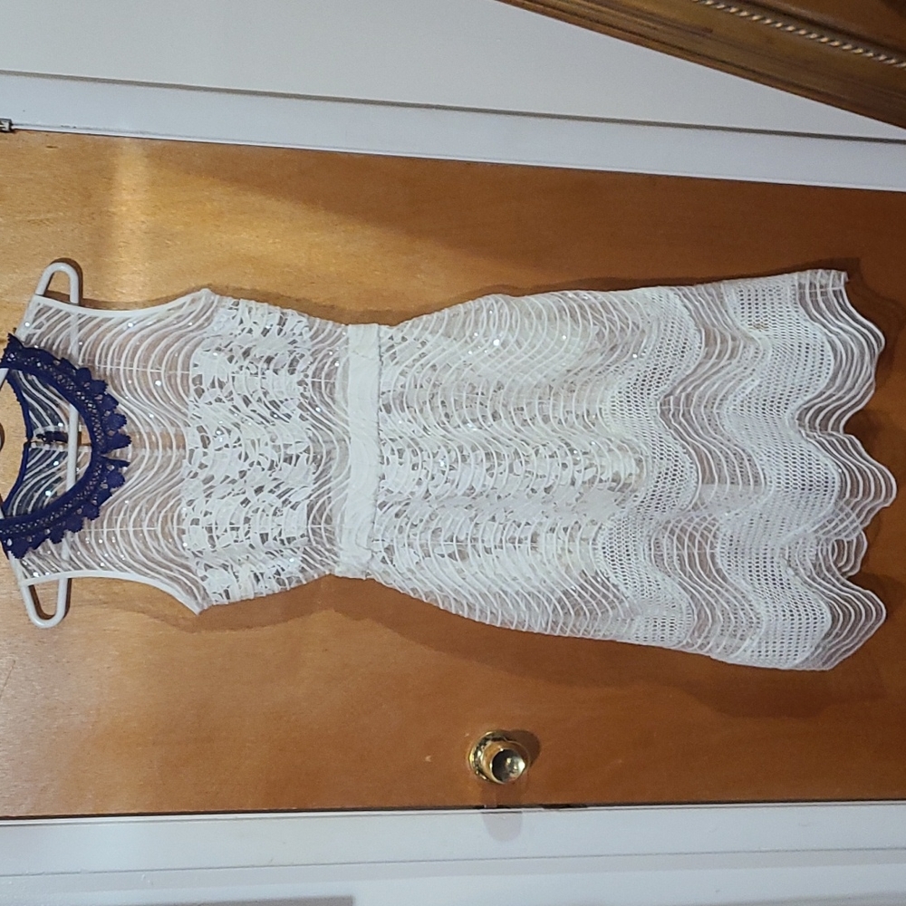 White mesh sequins dress.
